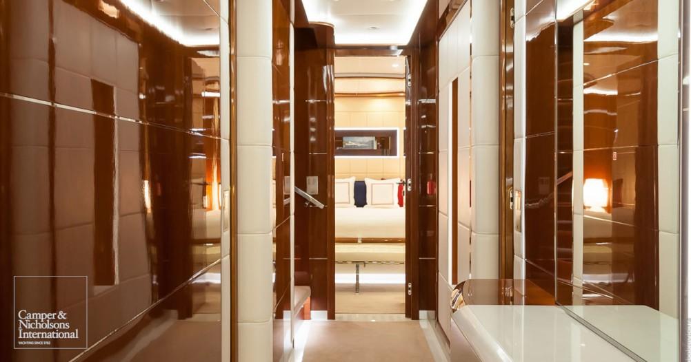 yacht H