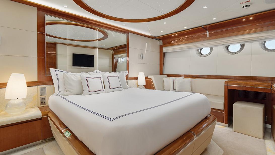 yacht H