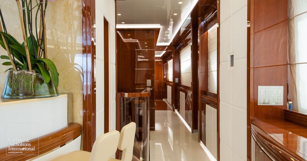 yacht H