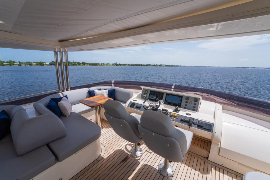 yacht No Curfew