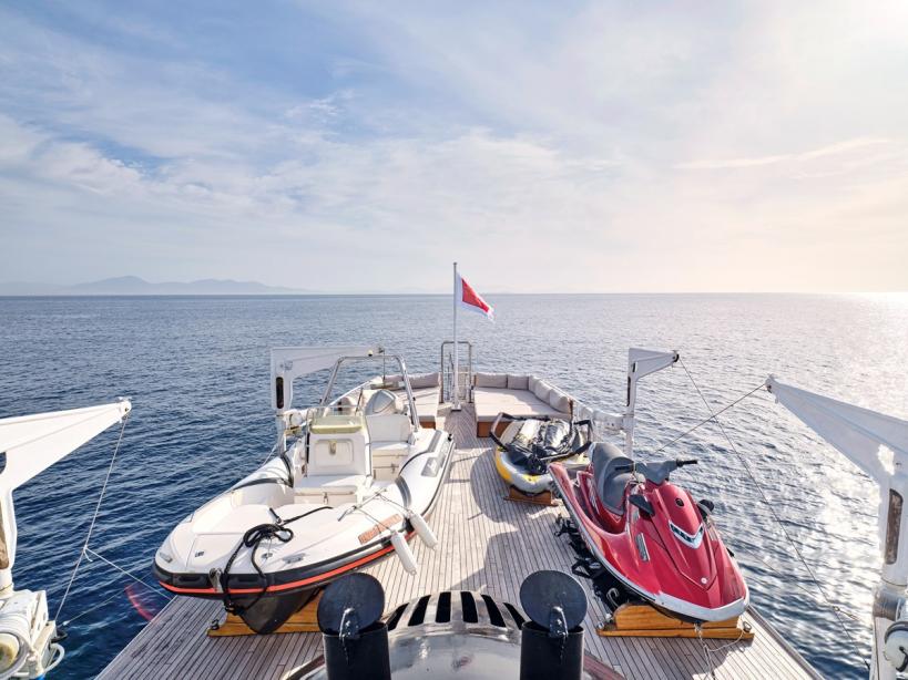 yacht Midnight Sun