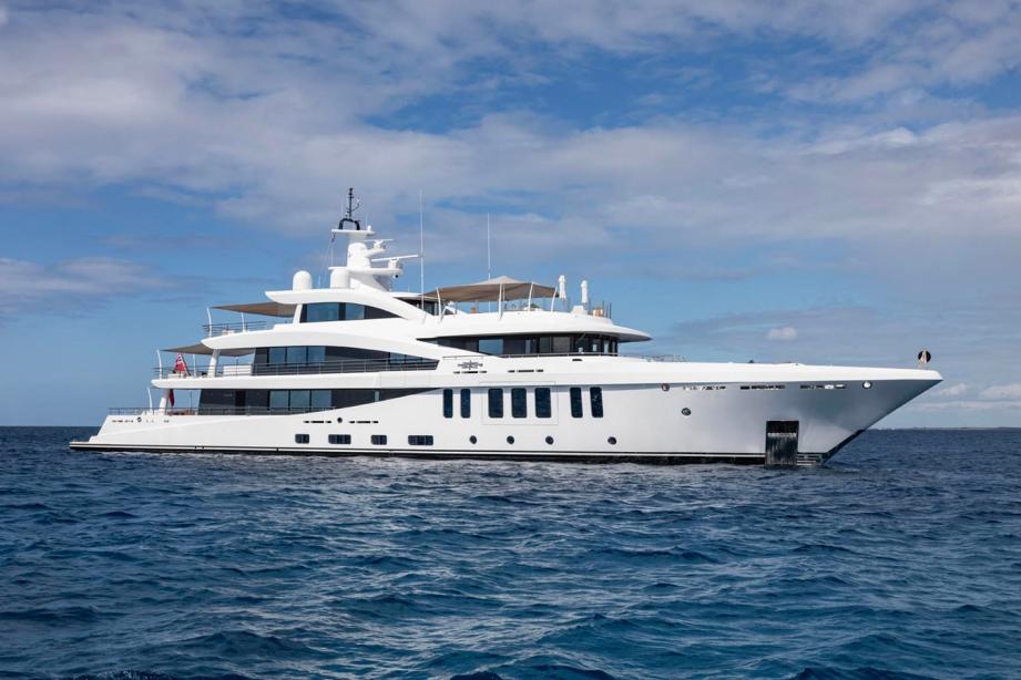 yacht Moonstone