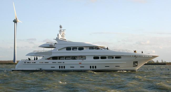 yacht Latitude