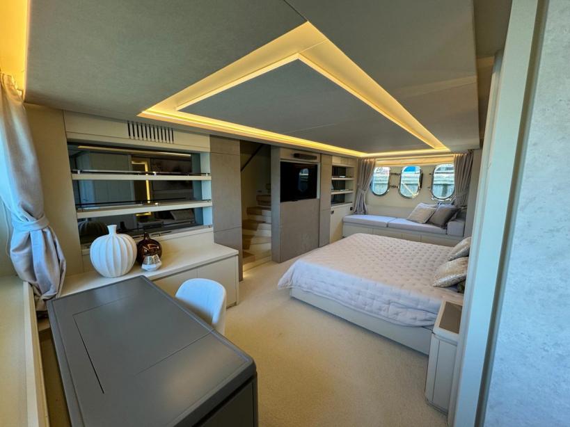 yacht Serendipity