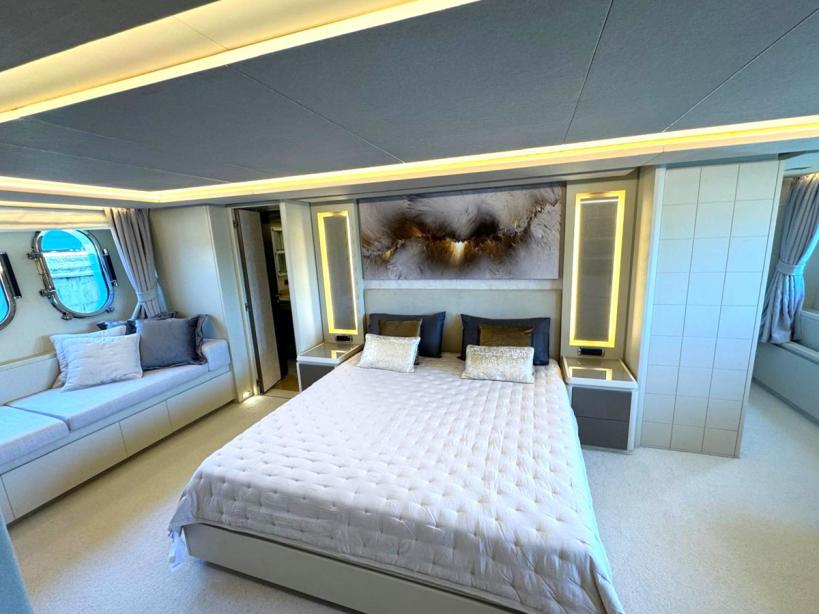 yacht Serendipity