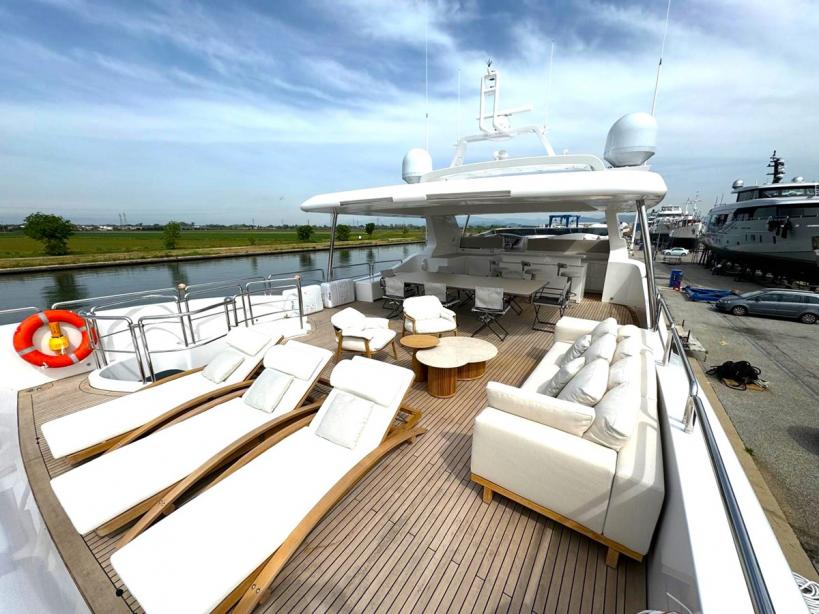 yacht Serendipity