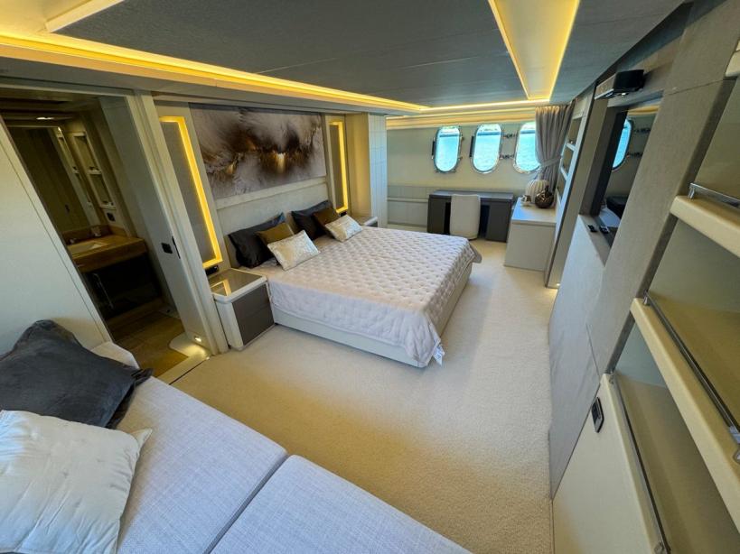 yacht Serendipity