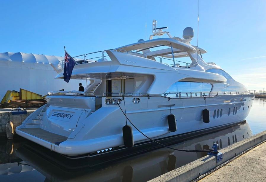 yacht Serendipity