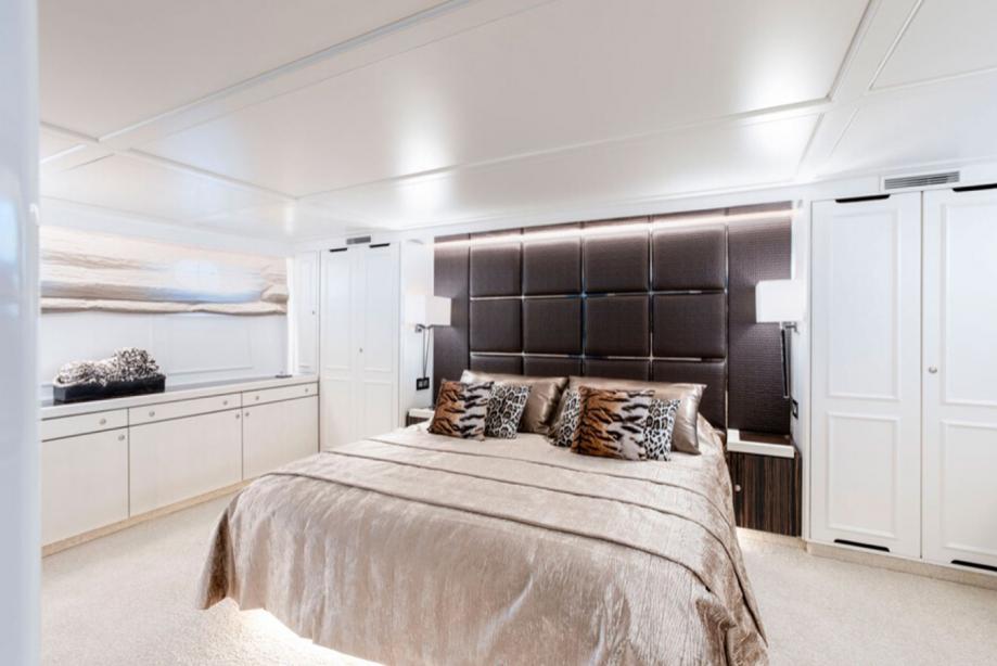 yacht Ra