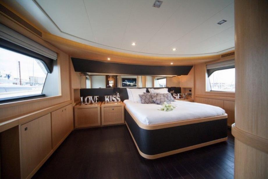 yacht Custom Line Navetta 26