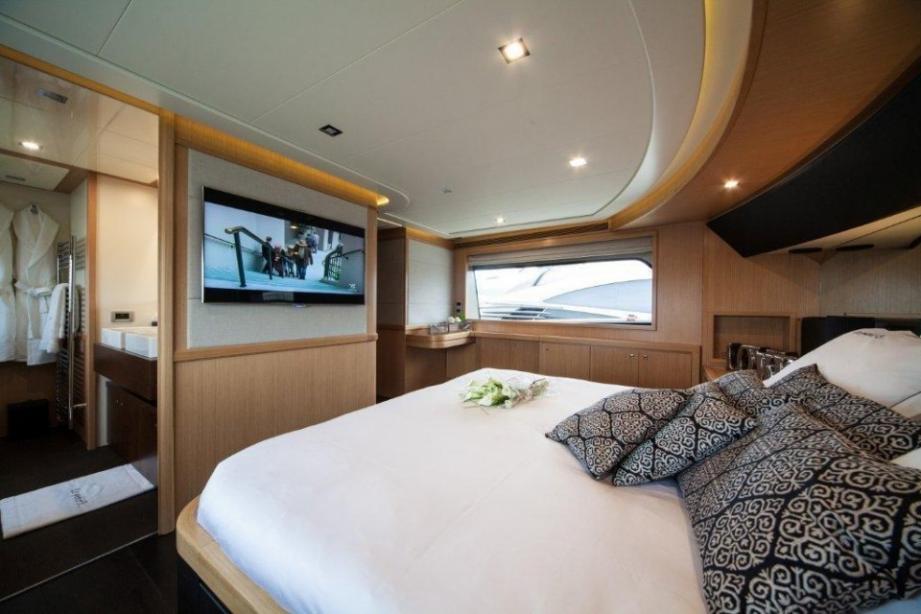 yacht Custom Line Navetta 26