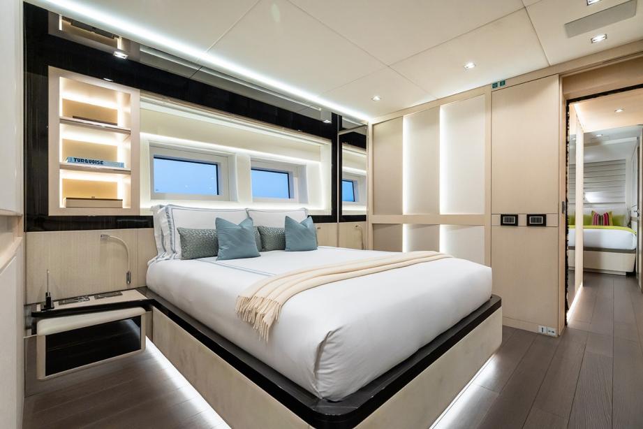 yacht Halara