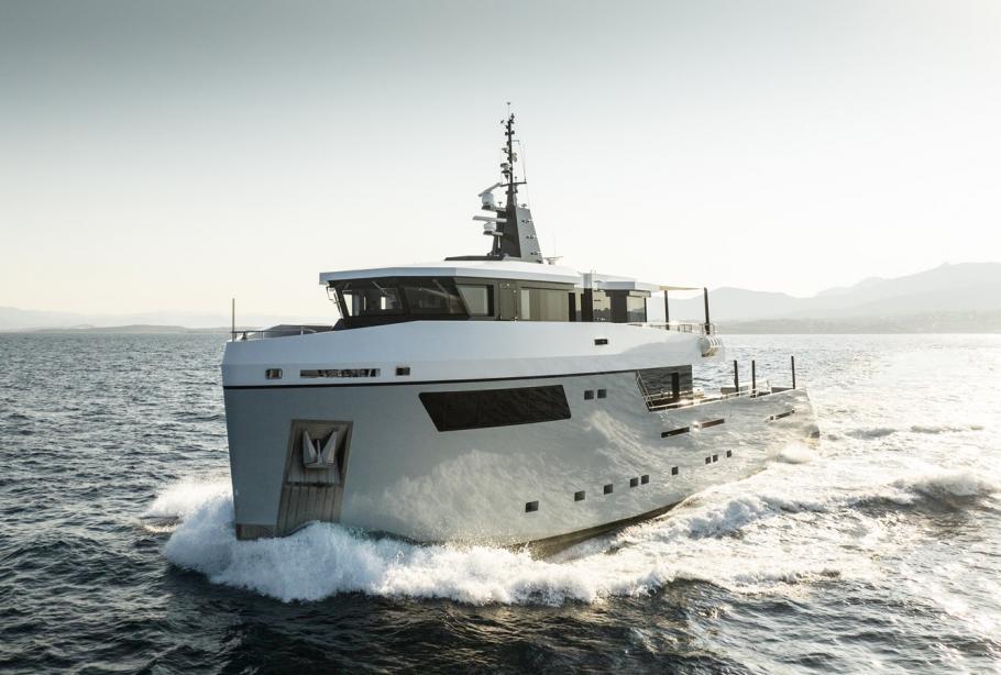 yacht Fox