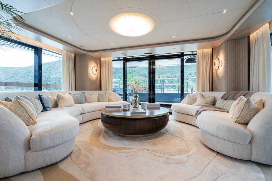 yacht M