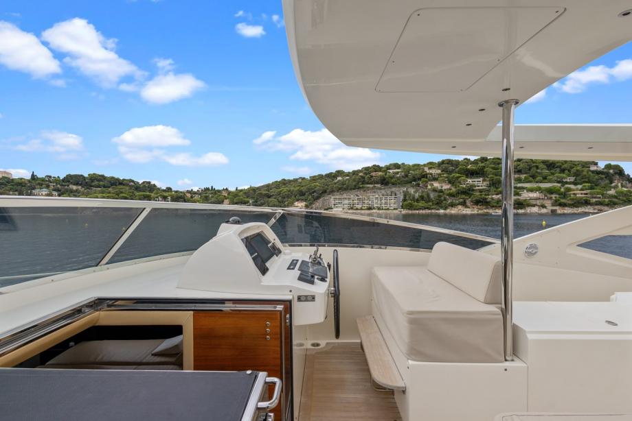 yacht Debra One