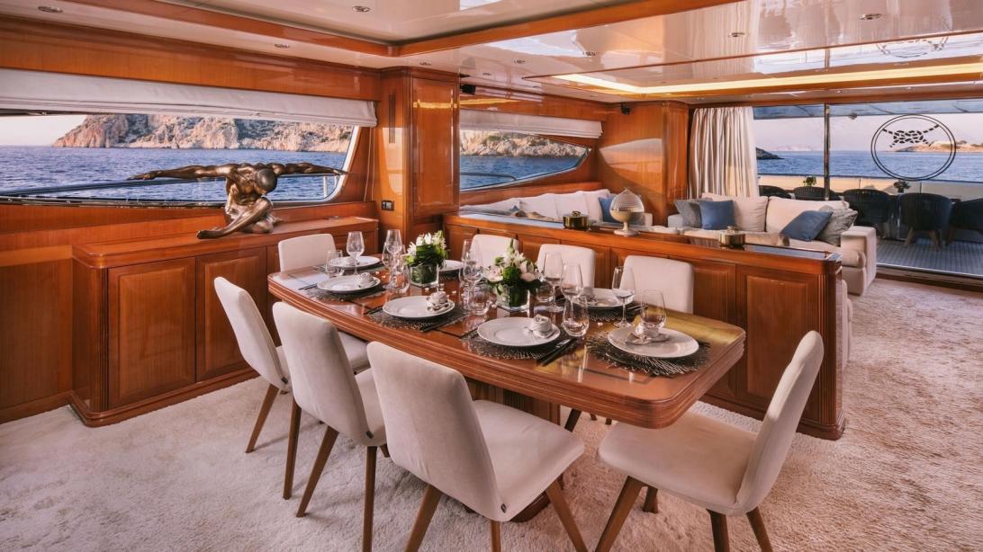 yacht Elvi