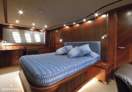 yacht Low Profile