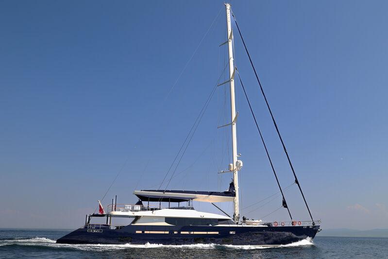 yacht Legato