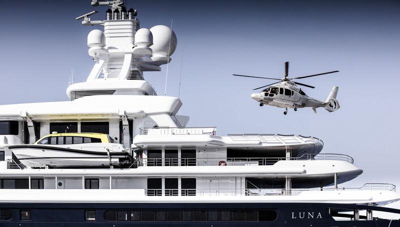 yacht Luna
