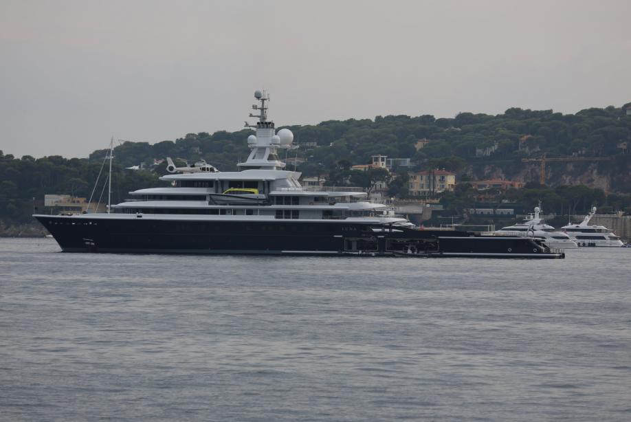 yacht Luna