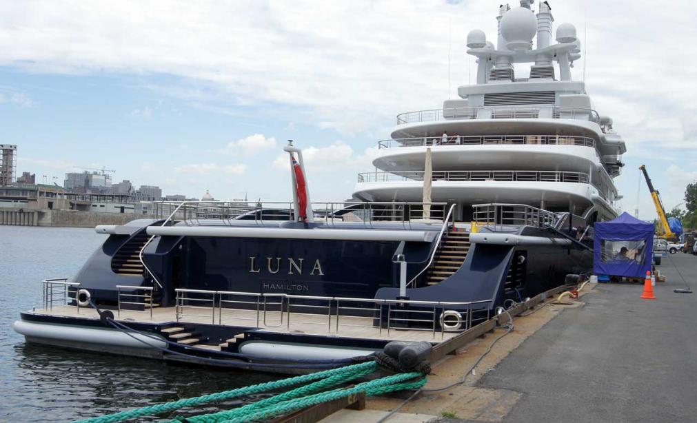 yacht Luna