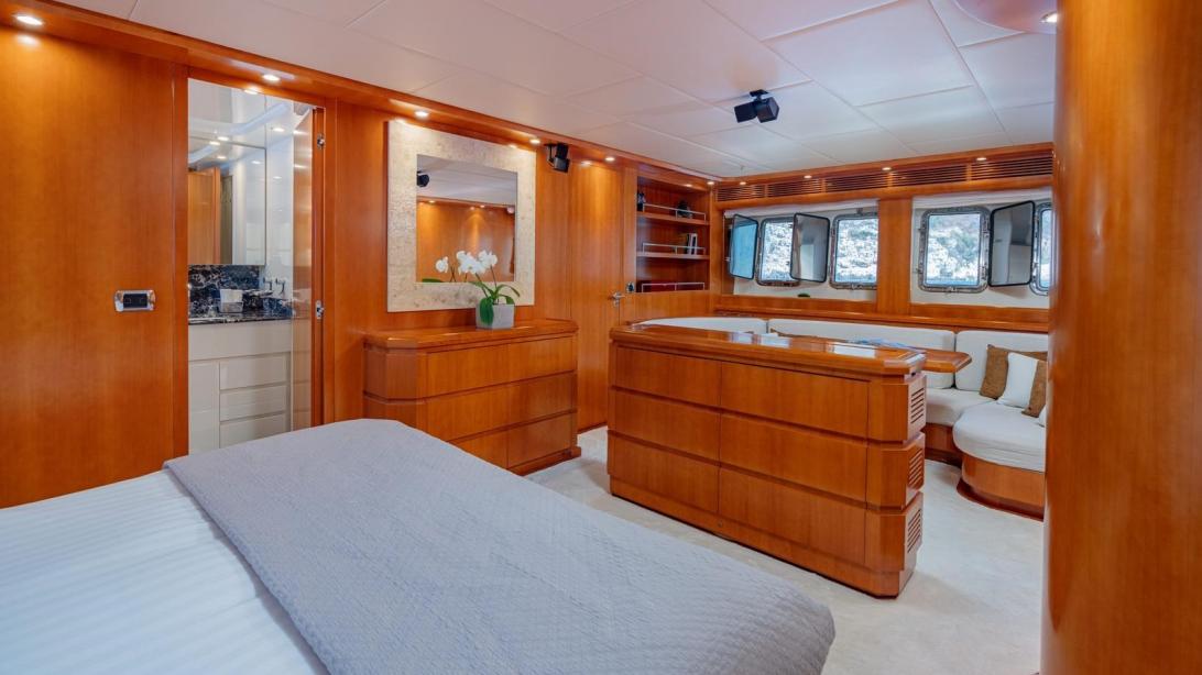yacht Limion