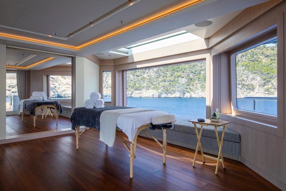 yacht Promise.