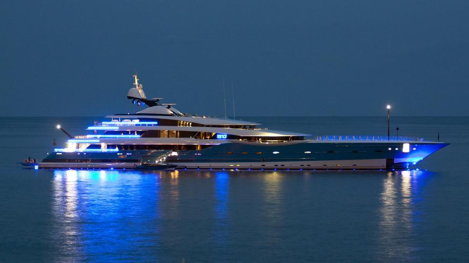 yacht Madame Gu