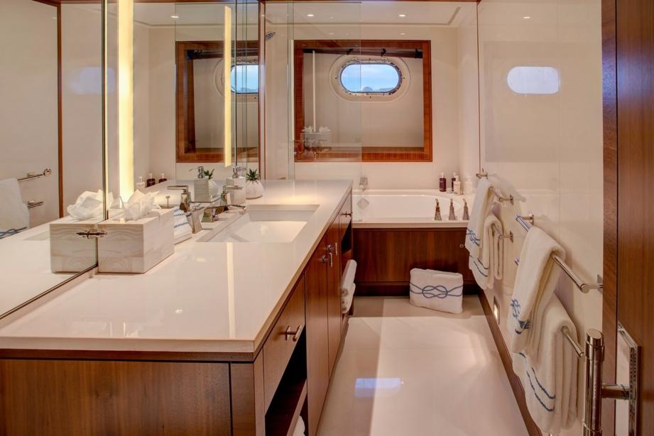 yacht Cynthia