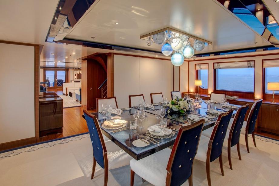 yacht Cynthia