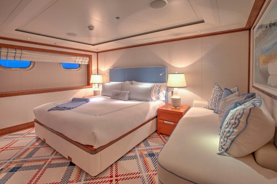 yacht Cynthia