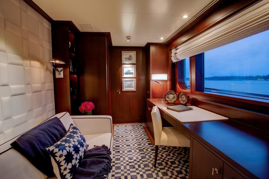 yacht Cynthia