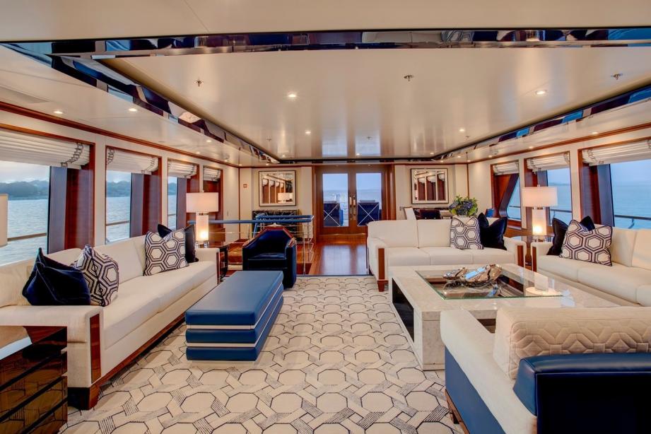 yacht Cynthia