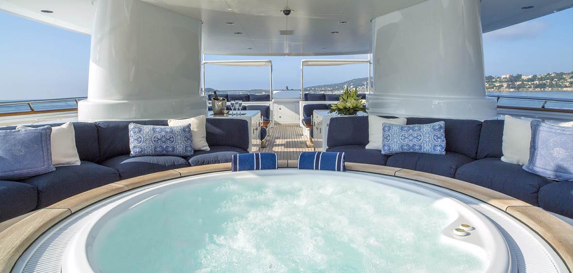 yacht Cynthia