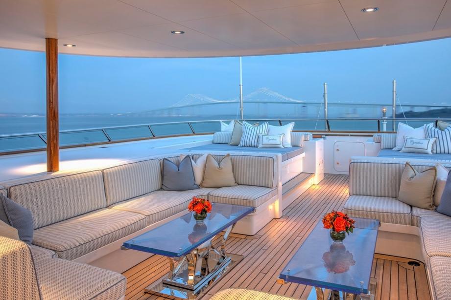 yacht Cynthia
