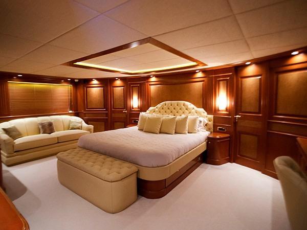 yacht Ulysses