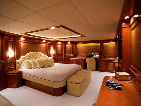 yacht Ulysses
