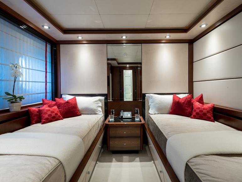 yacht Titian Pearl