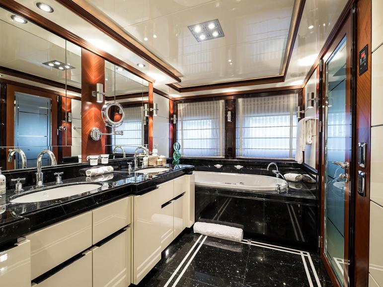 yacht Titian Pearl