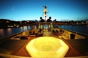 yacht Magna Grecia
