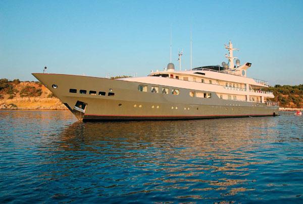 yacht Magna Grecia