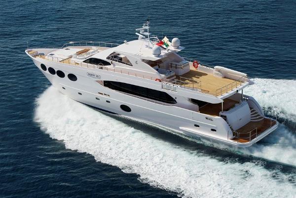 yacht Majesty 105