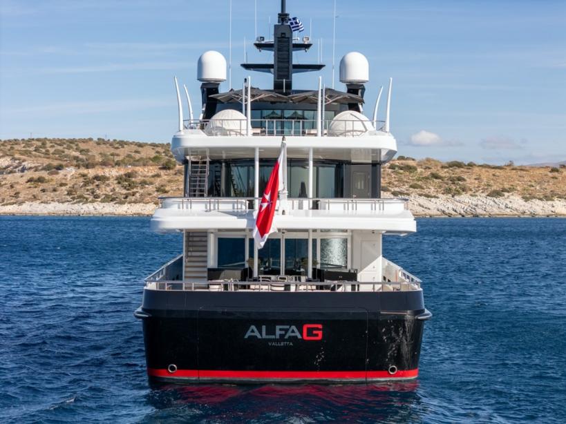 yacht Alfa Nero