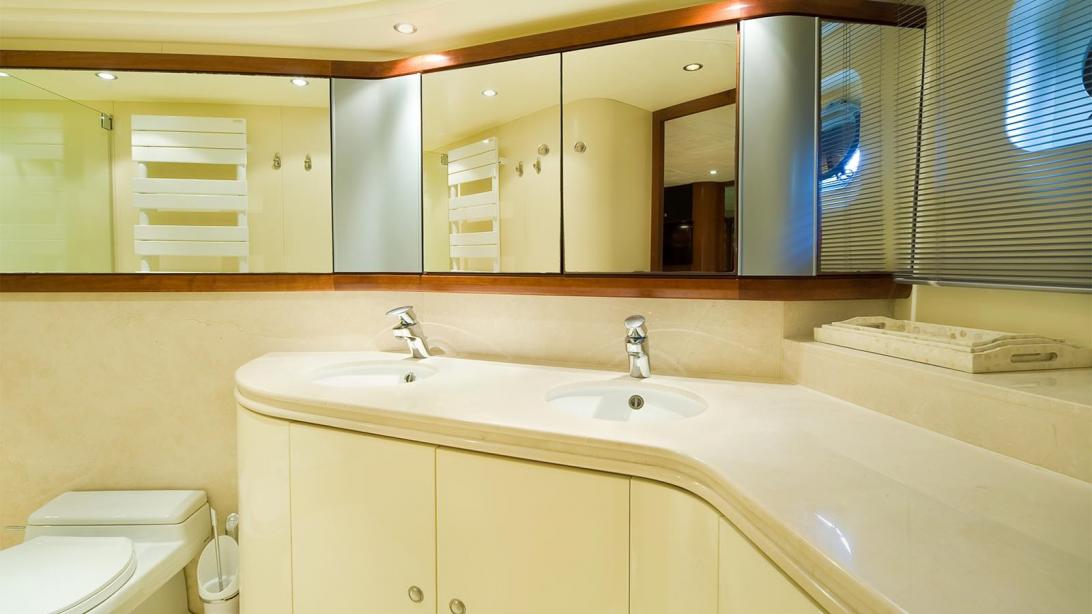 yacht Prana