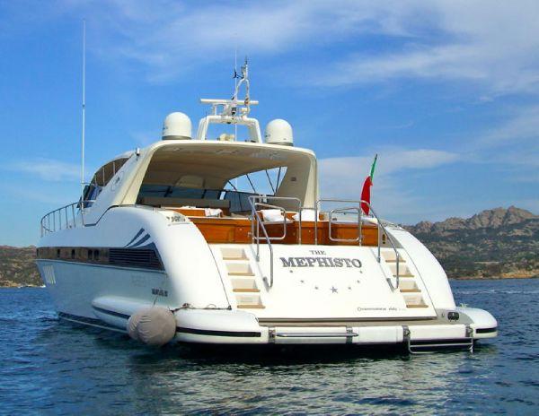 yacht Mephisto