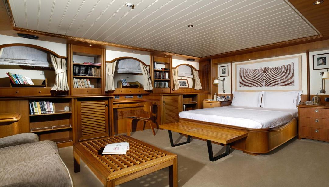 yacht Meserret