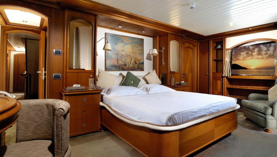 yacht Meserret