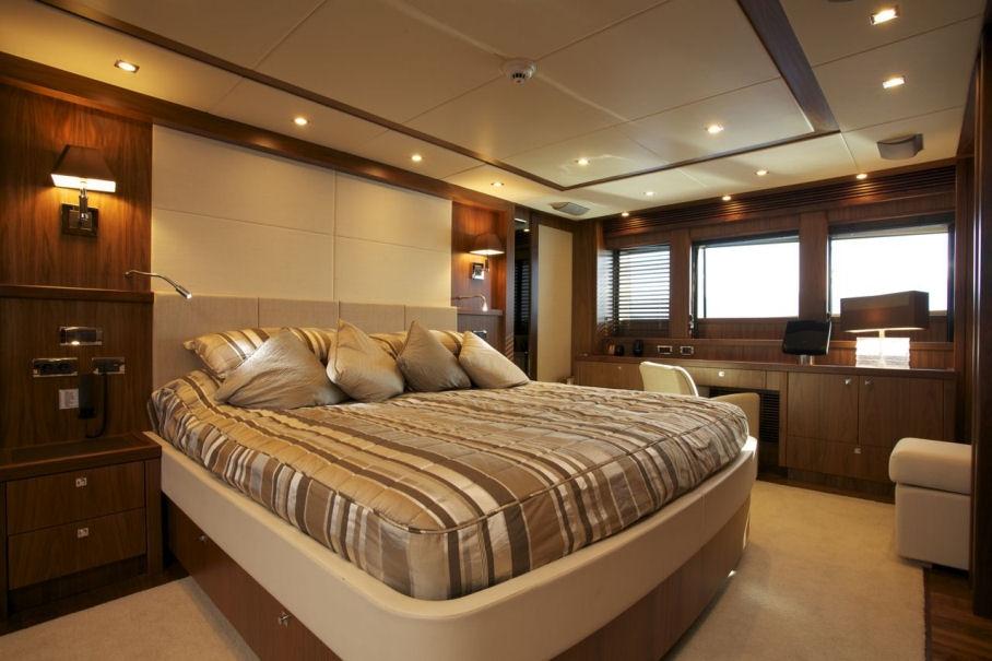 yacht Moliver