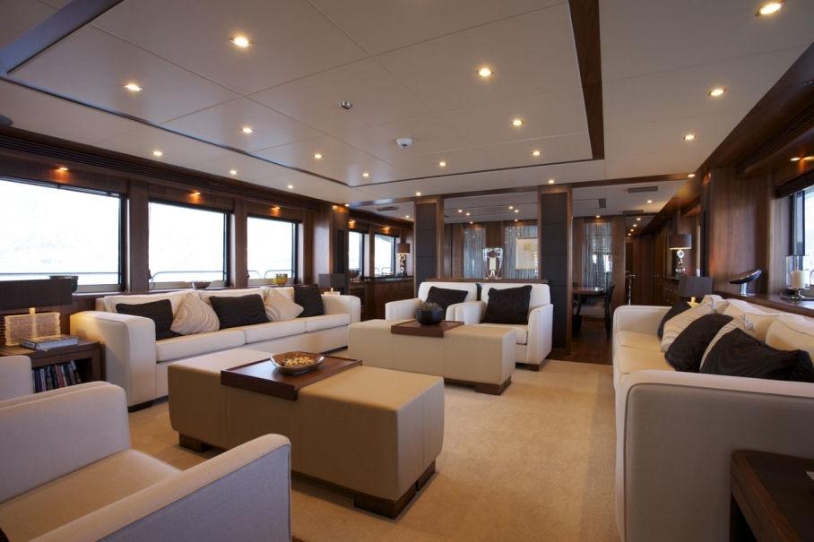 yacht Moliver