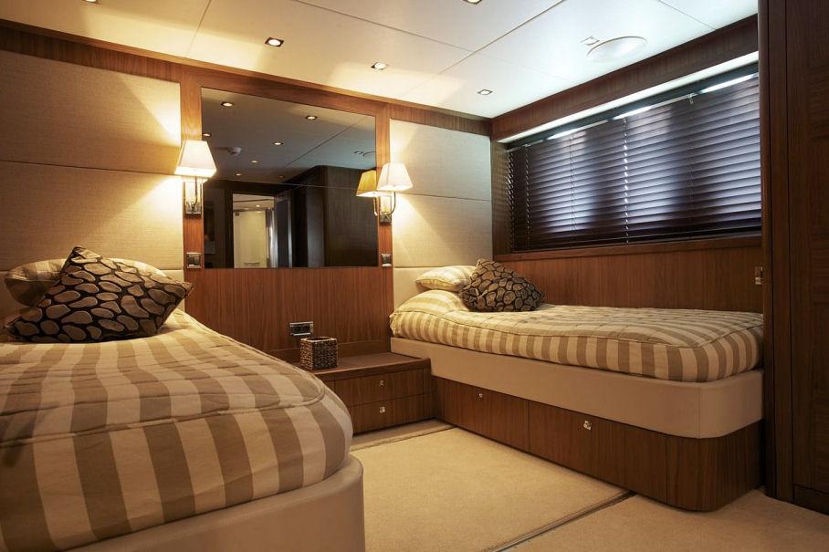 yacht Moliver